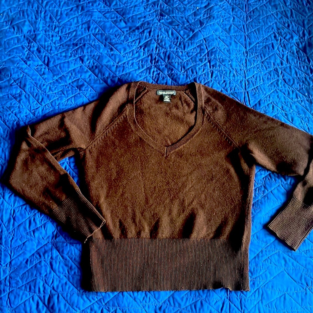 Banana Republic V beck Sweater size M